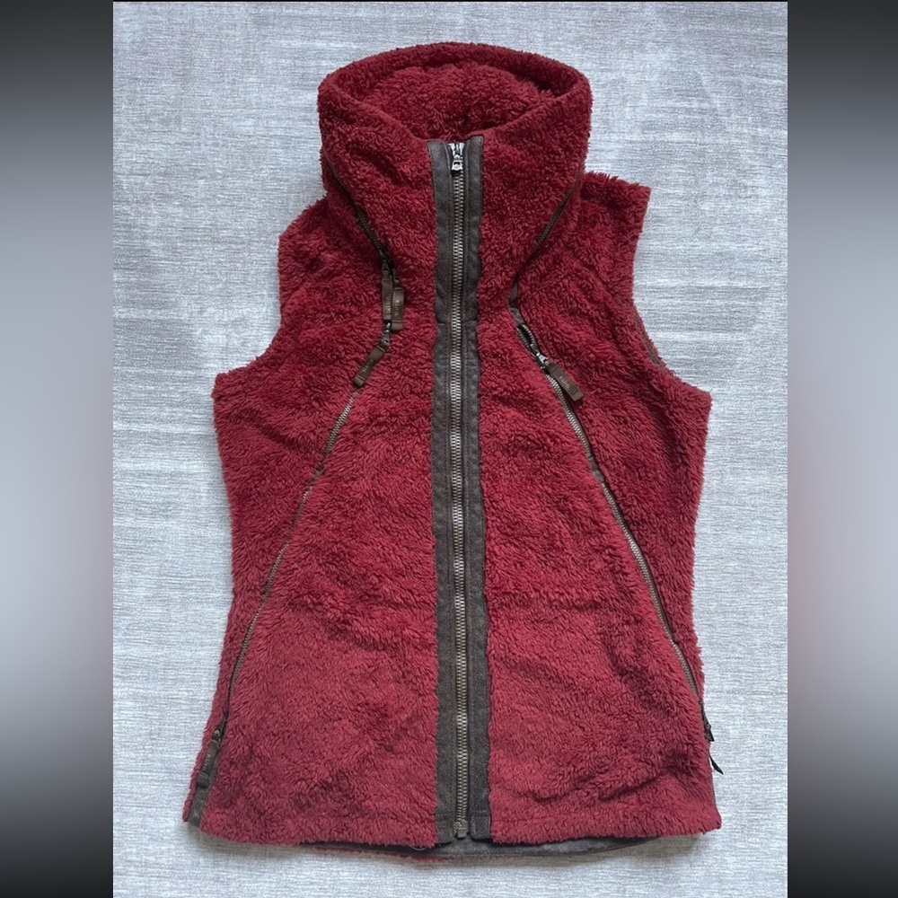Kuhl Women’s Small Soft Red Full Zip Vest